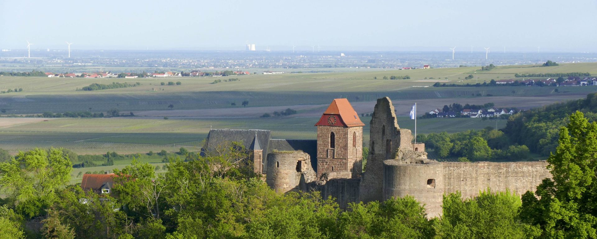 Historische Gebäude und Landschaftsansicht